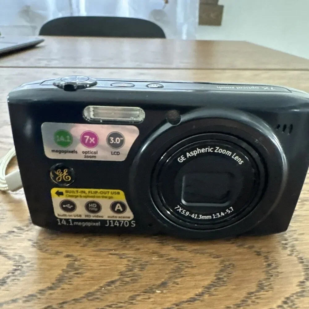 General Electric J1470S Digital Camera 7x Zoom 14.1mp Tested And Works Great
